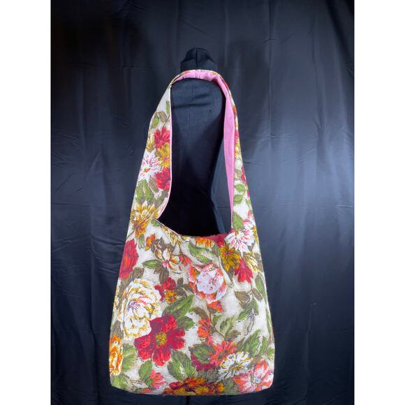 Large Hobo Bag, handmade with vintage canvas floral fabric from the 60"s, lined - Picture 4 of 6